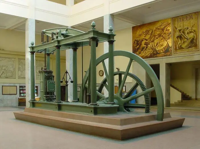 Changes in the 18th century: A beam engine of the Watt type, built by D. Napier and Son (London) in 1859. It was one of the first beam engines installed in Spain. It drove the coining presses of the Royal Spanish Mint until the end of the 19th century. It was donated to the Higher Technical School of Industrial Engineering of Madrid (part of the UPM) and installed in its lobby in 1910.