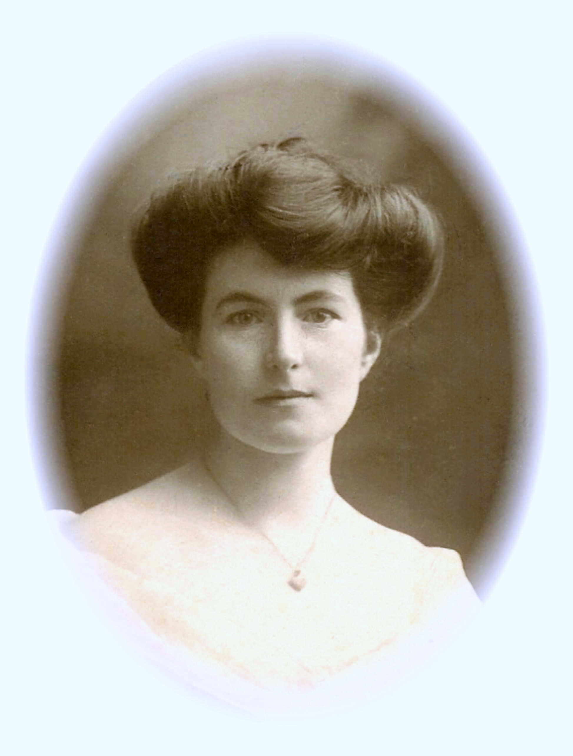 Audrey Gurney Richardson (Shelford) (1886 - 1979 a daughter of Rev Alfred Richardson (1853 - 1925), Vicar of Combe Down